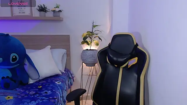 aurora rodriguez online show from 12/03/24, 12:16