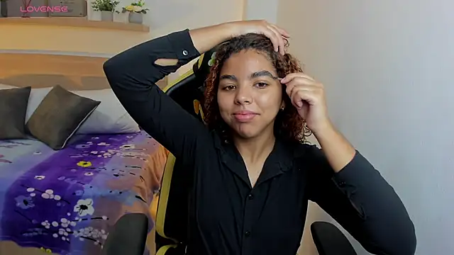 aurora rodriguez online show from 02/01/25, 12:16