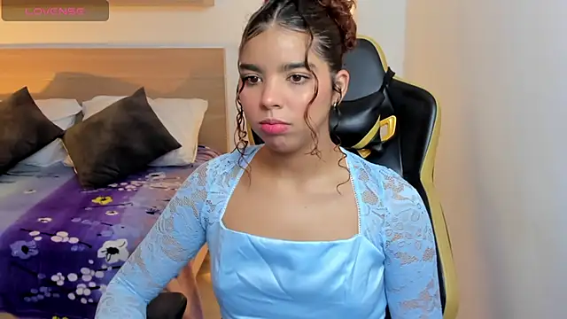 aurora rodriguez online show from 02/13/25, 12:32
