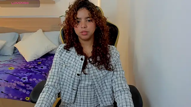 aurora rodriguez online show from 02/18/25, 03:21