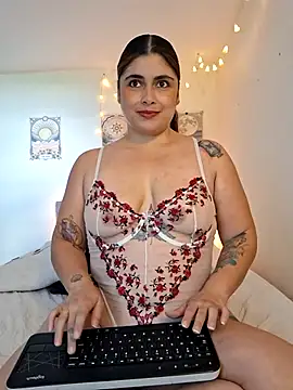 Juliietha servas online show from 10/05/25, 08:29