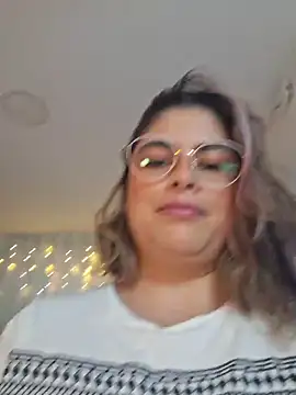 Juliietha servas online show from 03/05/26, 09:44