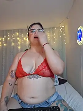 Juliietha servas online show from 05/18/26, 04:07