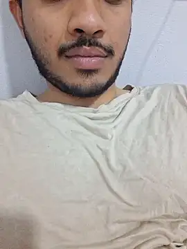 Snapshot of alesssterling chatting on 05/19/26, 03:07 alesssterling online show from 05/19/26, 03:07