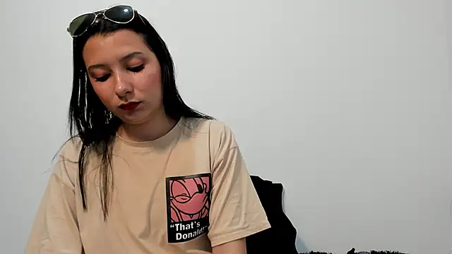 cami-01 online show from 10/13/25, 08:31