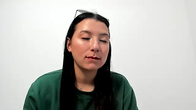 cami-01 online show from 10/26/25, 02:23