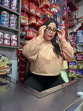 Snapshot of Sol_biglips chatting on 01/14/25, 06:28 Sol biglips online show from 01/14/25, 06:28