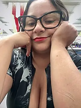 Snapshot of Sol_biglips chatting on 01/29/25, 01:28 Sol biglips online show from 01/29/25, 01:28