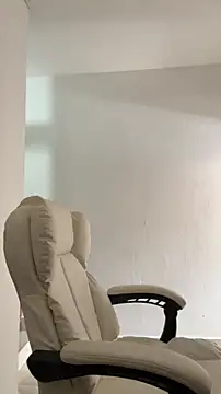 Snapshot of Sol_biglips chatting on 11/10/25, 03:22 Sol biglips online show from 11/10/25, 03:22