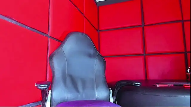 Haileybieberr online show from 02/20/26, 09:48