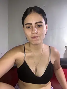 Snapshot of Azuna25 chatting on 10/04/25, 05:33 Azuna25 online show from 10/04/25, 05:33