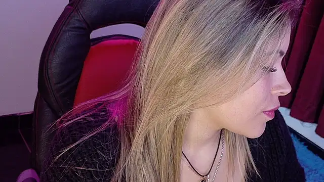 Natalia Montoya online show from 10/16/25, 03:40