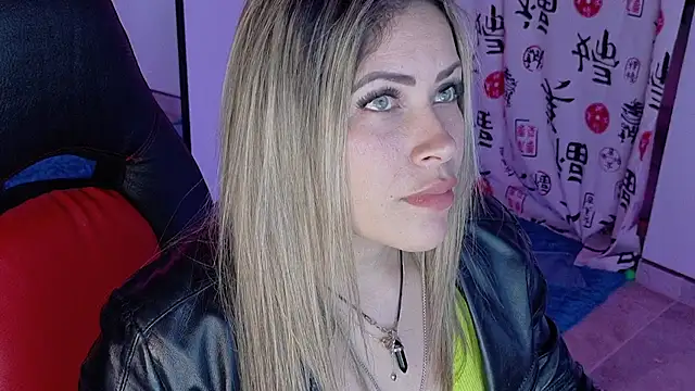 Natalia Montoya online show from 10/22/25, 12:22