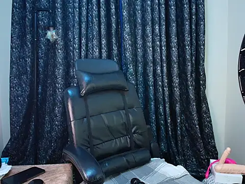 Snapshot of ebony_shilly3 chatting on 10/10/25, 11:26 ebony shilly3 online show from 10/10/25, 11:26