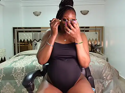 Snapshot of ebony_shilly3 chatting on 11/18/25, 11:37 ebony shilly3 online show from 11/18/25, 11:37