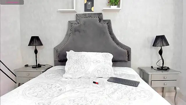 LaurenSnow online show from 11/02/25, 03:36