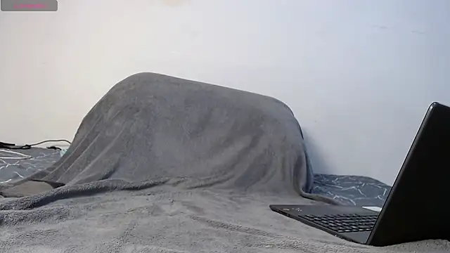 Snapshot of robin_model chatting on 10/23/25, 07:56 robin model online show from 10/23/25, 07:56