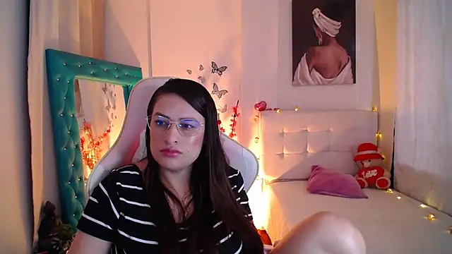 esmeraldaa230 online show from 02/27/25, 05:04