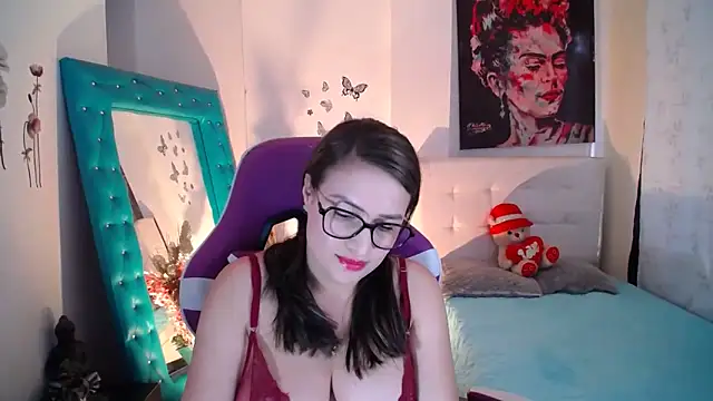 esmeraldaa230 online show from 09/19/25, 09:37