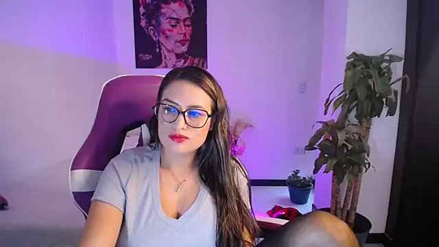 esmeraldaa230 online show from 11/24/25, 08:19