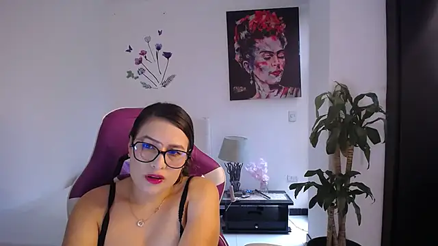 esmeraldaa230 online show from 02/21/26, 06:53