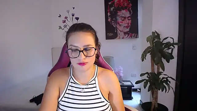 esmeraldaa230 online show from 02/22/26, 07:23