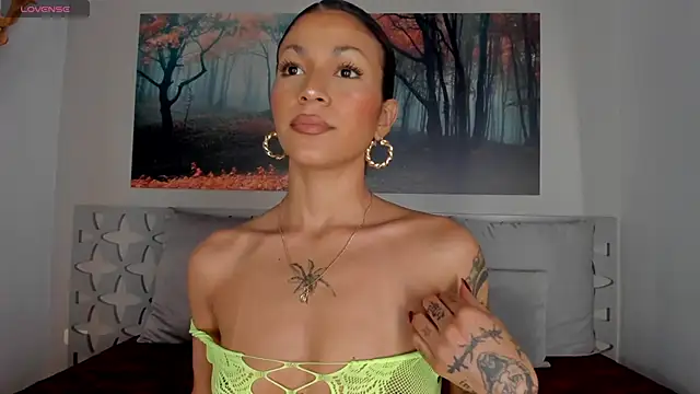 LunaRuso online show from 02/24/25, 11:19