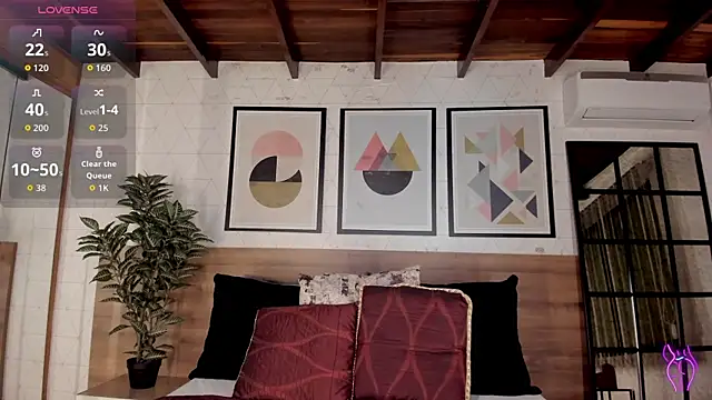 LunaRuso online show from 09/16/25, 07:59