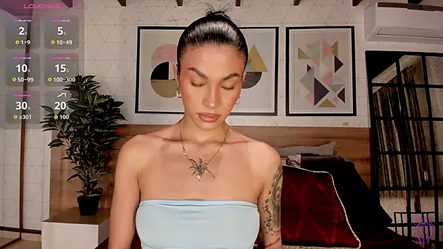 LunaRuso online show from 10/08/25, 07:55