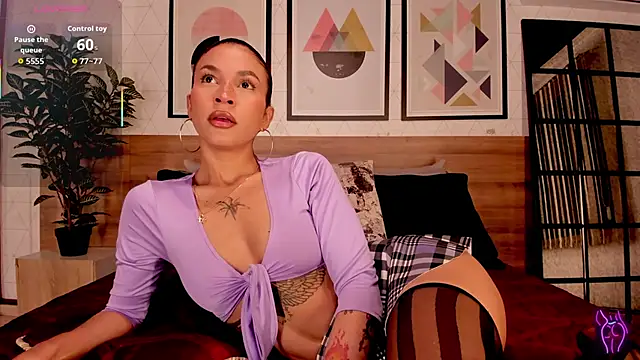 LunaRuso online show from 10/24/25, 08:05