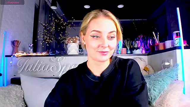  JuliaSpace  online show from 12/18/24, 10:13