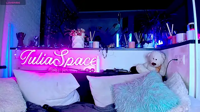  JuliaSpace  online show from 01/01/25, 04:07