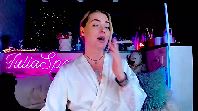  JuliaSpace  online show from 02/09/25, 07:41