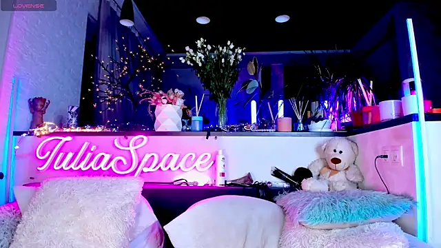  JuliaSpace  online show from 02/15/25, 07:50