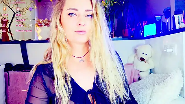 Snapshot of _JuliaSpace_ chatting on 05/06/26, 04:45 JuliaSpace online show from 05/06/26, 04:45
