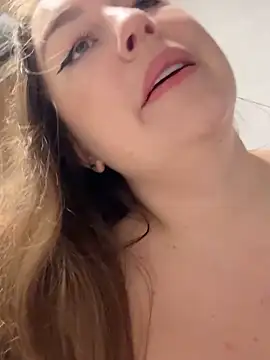 Snapshot of Lady_MiaOlson chatting on 09/20/25, 12:44 Lady MiaOlson online show from 09/20/25, 12:44