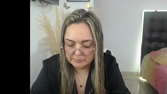 Snapshot of samy_vsn chatting on 12/20/25, 09:11 samy vsn online show from 12/20/25, 09:11