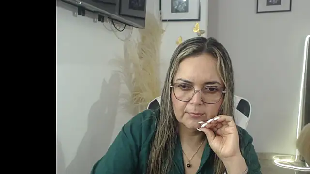 Snapshot of samy_vsn chatting on 01/06/26, 06:44 samy vsn online show from 01/06/26, 06:44