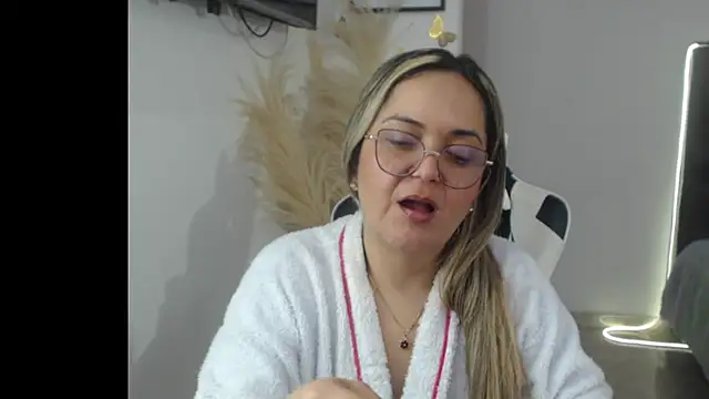 Snapshot of samy_vsn chatting on 01/11/26, 07:30 samy vsn online show from 01/11/26, 07:30