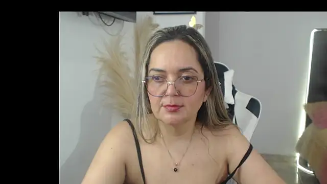 Snapshot of samy_vsn chatting on 01/15/26, 06:33 samy vsn online show from 01/15/26, 06:33