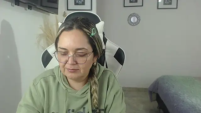 Snapshot of samy_vsn chatting on 02/06/26, 10:46 samy vsn online show from 02/06/26, 10:46