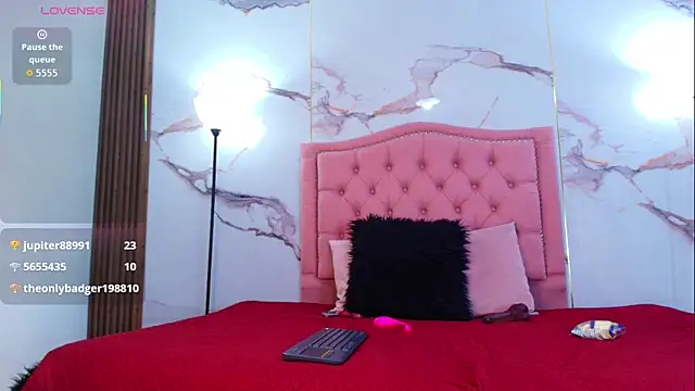 Snapshot of Ema_Jonees chatting on 09/14/25, 11:42 Ema Jonees online show from 09/14/25, 11:42