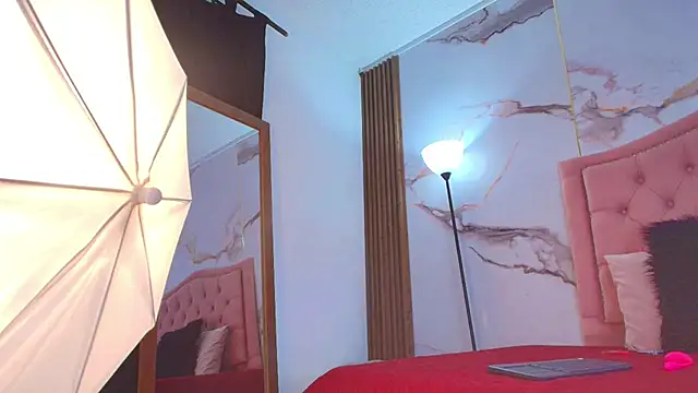 Snapshot of Ema_Jonees chatting on 11/08/25, 11:32 Ema Jonees online show from 11/08/25, 11:32