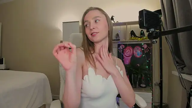 Snapshot of CharlotteWells chatting on 01/03/25, 02:30 CharlotteWells online show from 01/03/25, 02:30