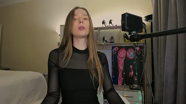 Snapshot of CharlotteWells chatting on 01/10/25, 03:16 CharlotteWells online show from 01/10/25, 03:16