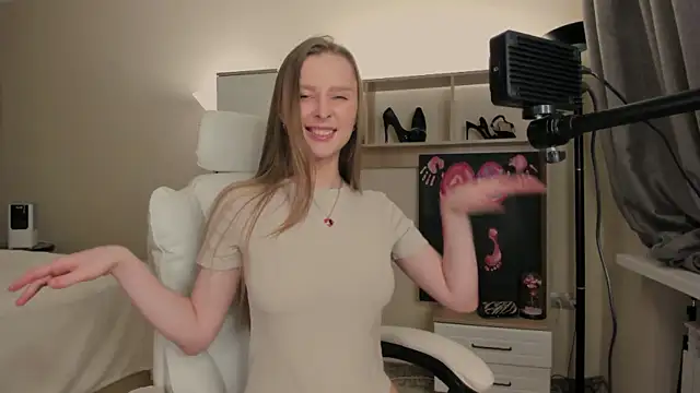 Snapshot of CharlotteWells chatting on 03/16/25, 01:49 CharlotteWells online show from 03/16/25, 01:49