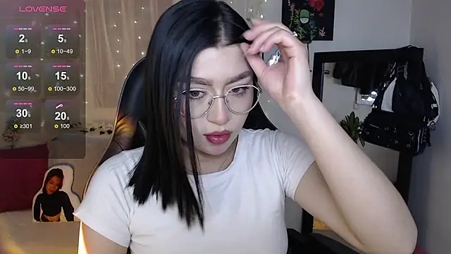 mily thomson b  online show from 09/18/25, 11:29