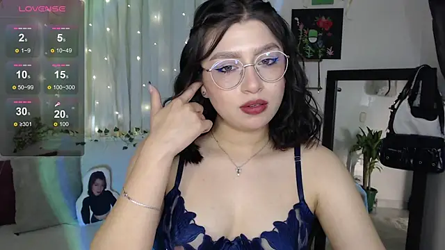 mily thomson b  online show from 10/05/25, 06:06