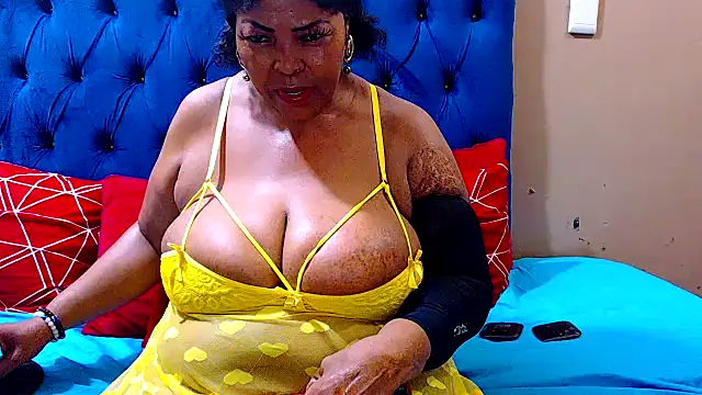 Snapshot of ebonycandy10 chatting on 03/20/25, 05:02 ebonycandy10 online show from 03/20/25, 05:02