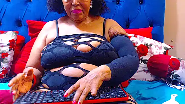 Snapshot of ebonycandy10 chatting on 10/26/25, 07:03 ebonycandy10 online show from 10/26/25, 07:03